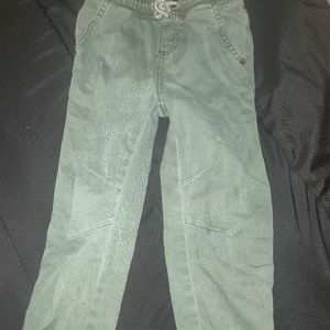5 pairs of jeans size (3T)